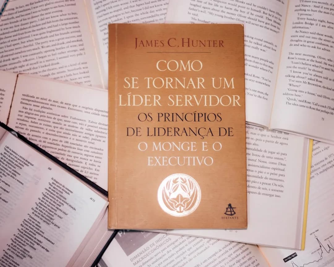 Profissional diante de encruzilhada de caminhos representando a dúvida sobre estar na carreira certa